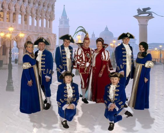 2011 Prinz Markus I. und Prinzessin Marion II. mit Hofstaat